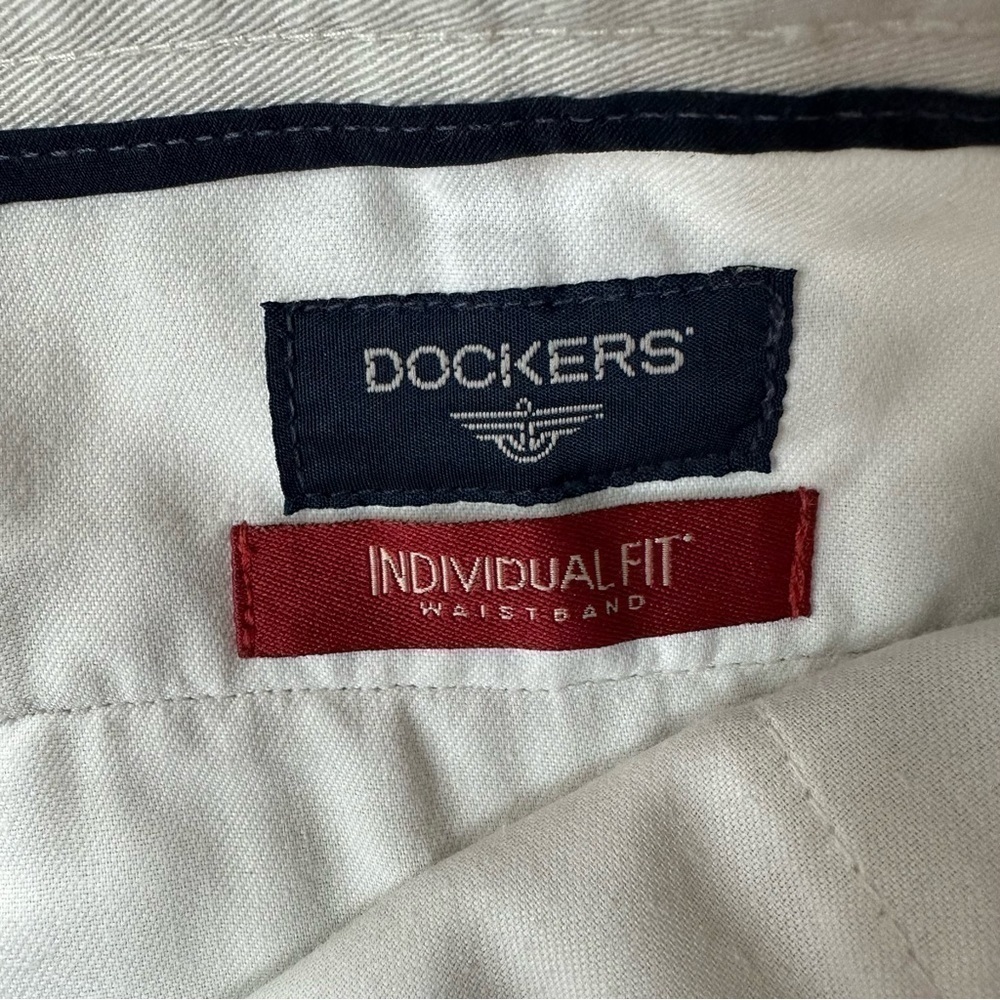 Dockers Classic Fit Pleated Front Tan Khaki Chinos w/ Individual Fit Waist Band - Picture 3 of 5